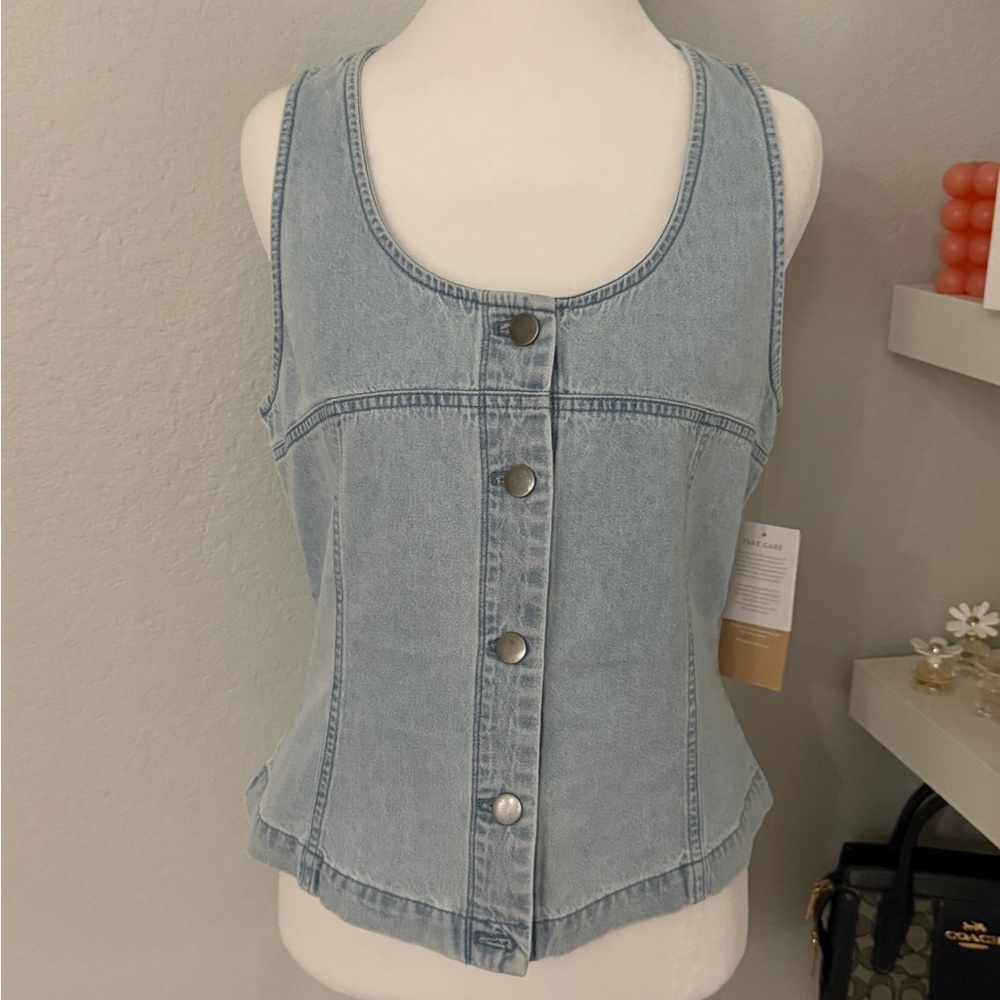JustFab Light Blue Denim Sleeveless Top